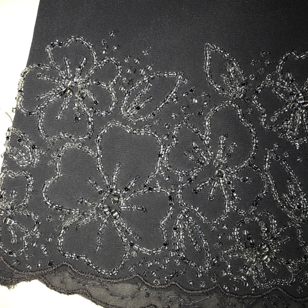 kimchi blue corsage short with beaded floral and scalloped hem, Never worn XS - Picture 3 of 4